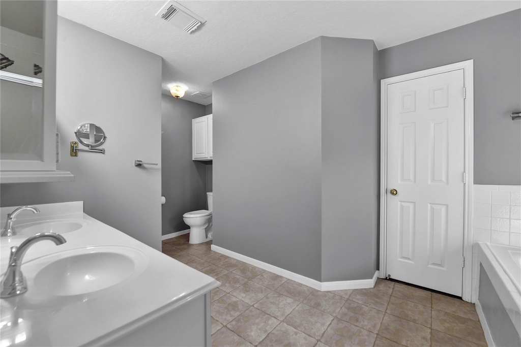 27186 Kings Manor Drive S - Photo 17