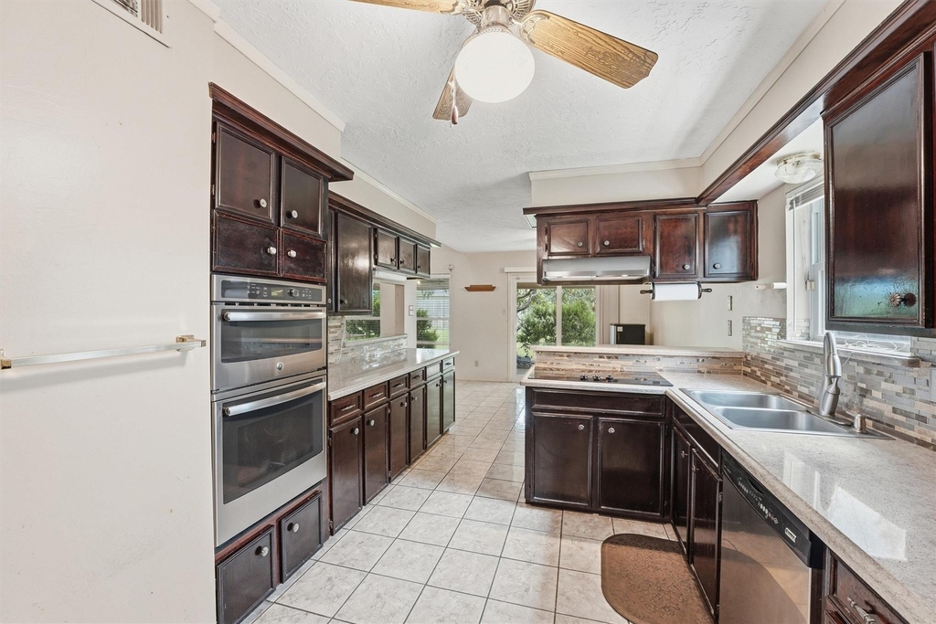 8115 Theisswood Road - Photo 11