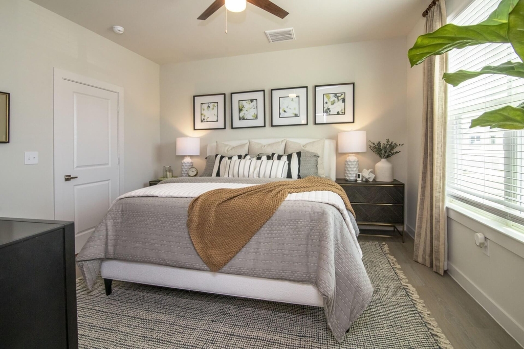 22018 Lesley Grove - Photo 4