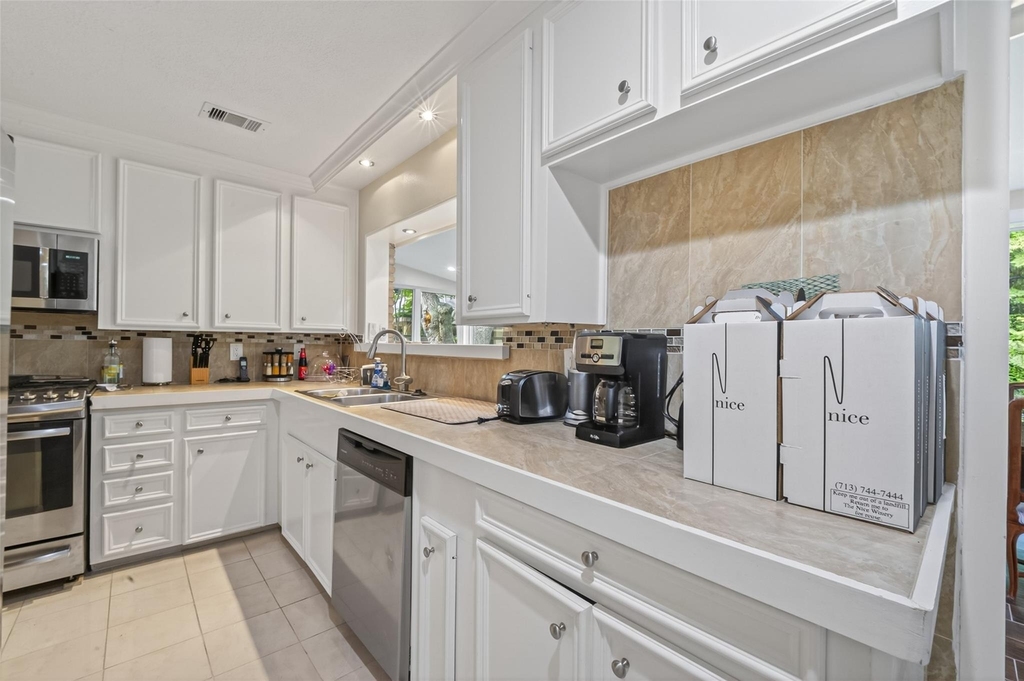 11230 Huggins Drive - Photo 12