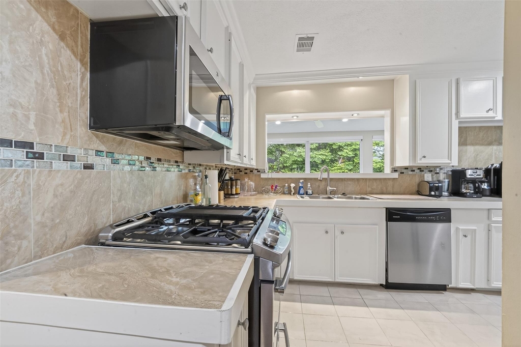 11230 Huggins Drive - Photo 9