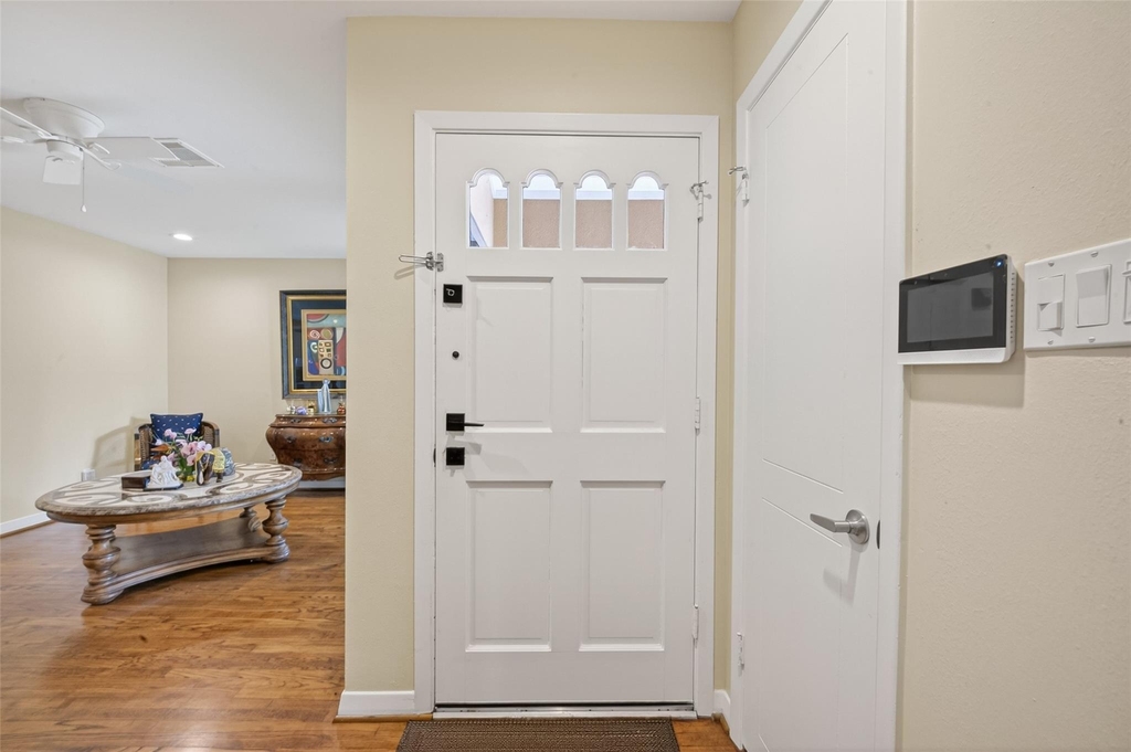 11230 Huggins Drive - Photo 3