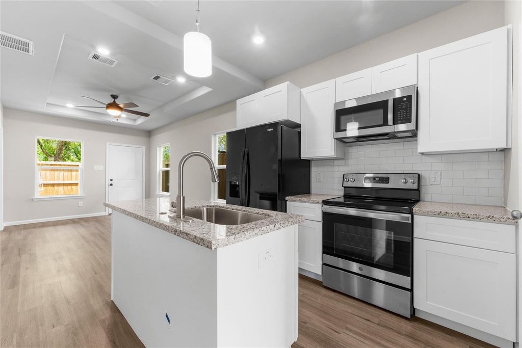 8161 Tate Street - Photo 2
