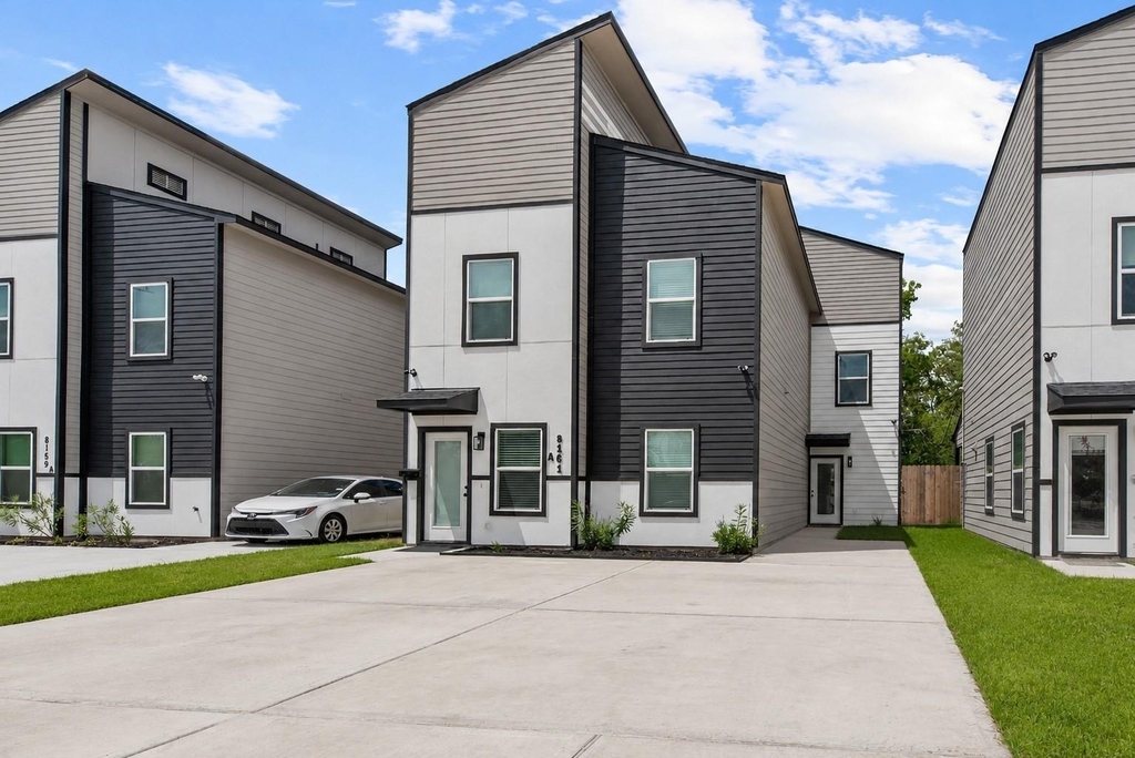 8161 Tate Street - Photo 0