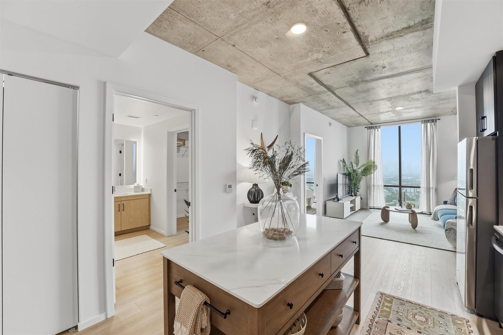 5501 La Branch Street - Photo 7