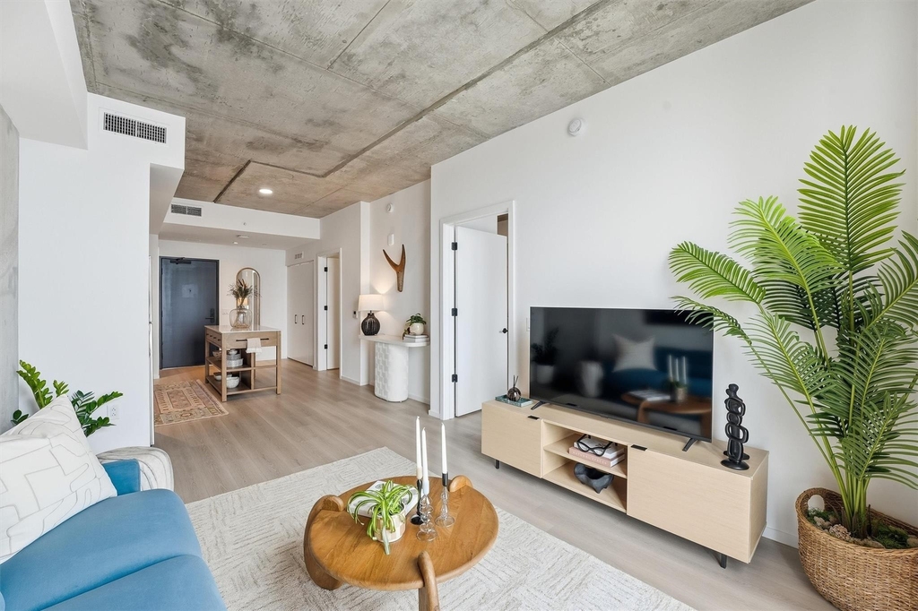 5501 La Branch Street - Photo 9