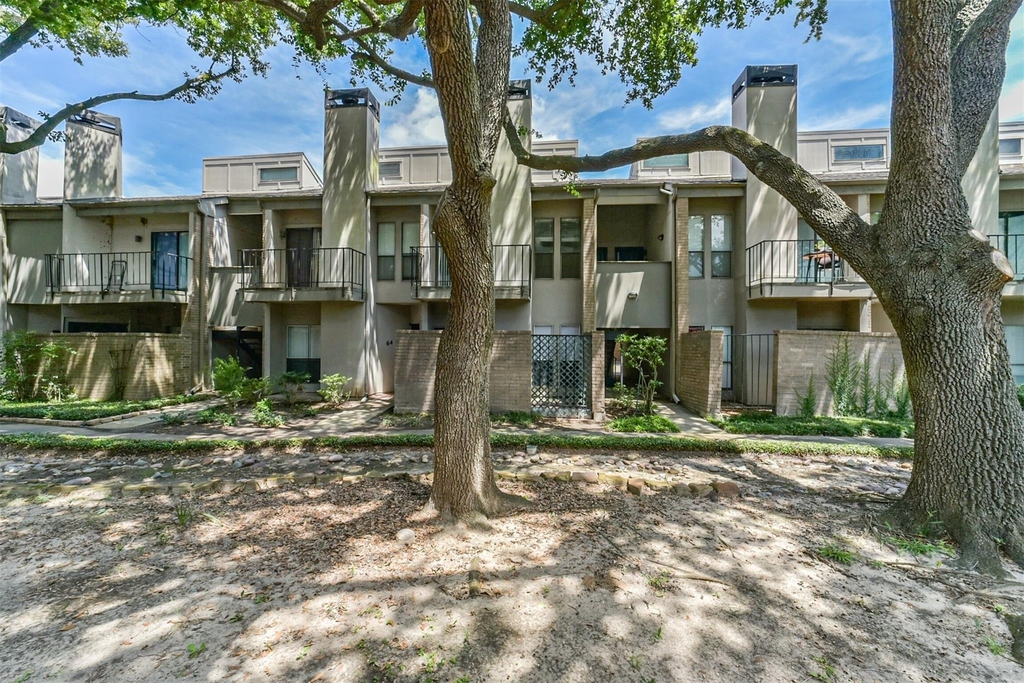 10811 Richmond Avenue - Photo 3