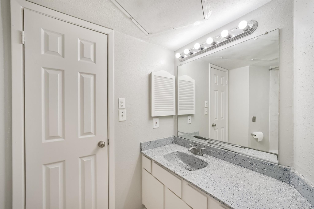 10811 Richmond Avenue - Photo 21