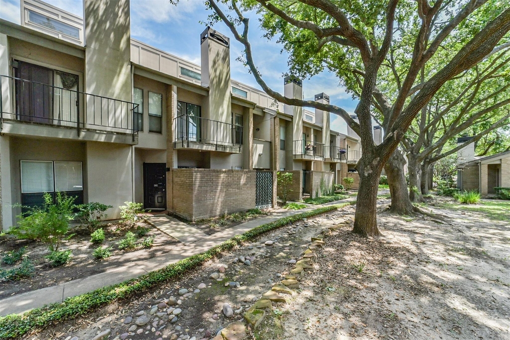 10811 Richmond Avenue - Photo 4
