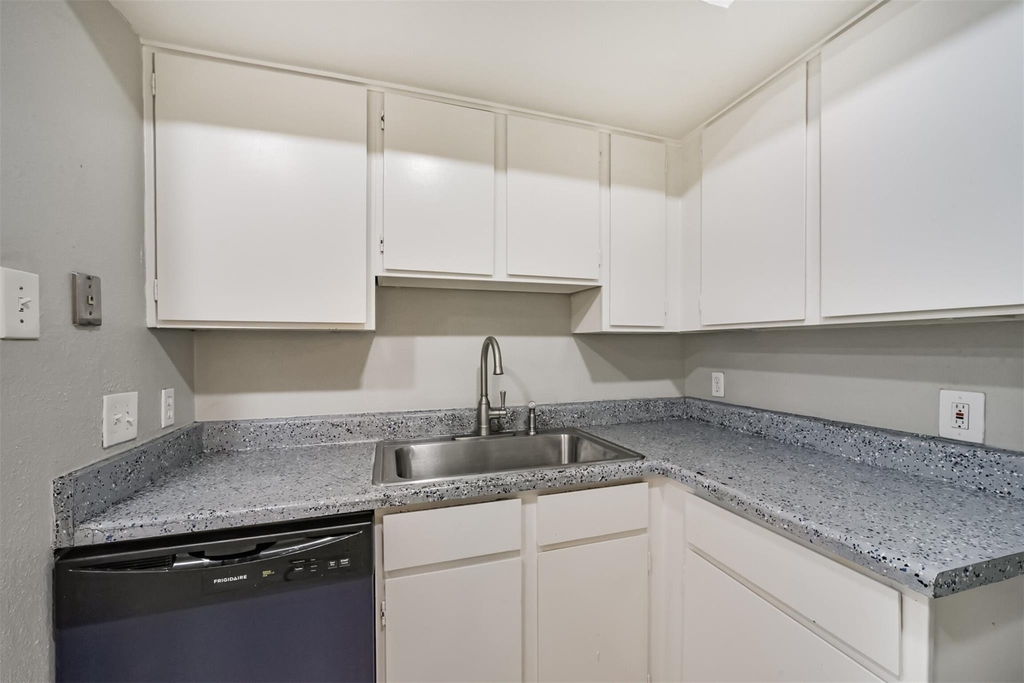 10811 Richmond Avenue - Photo 15