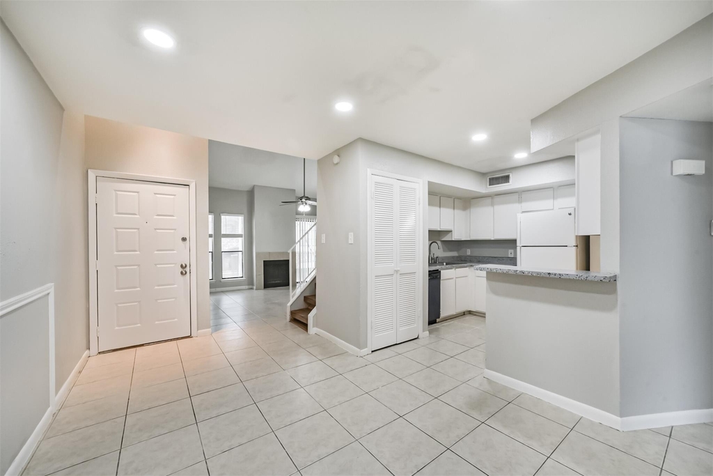 10811 Richmond Avenue - Photo 11