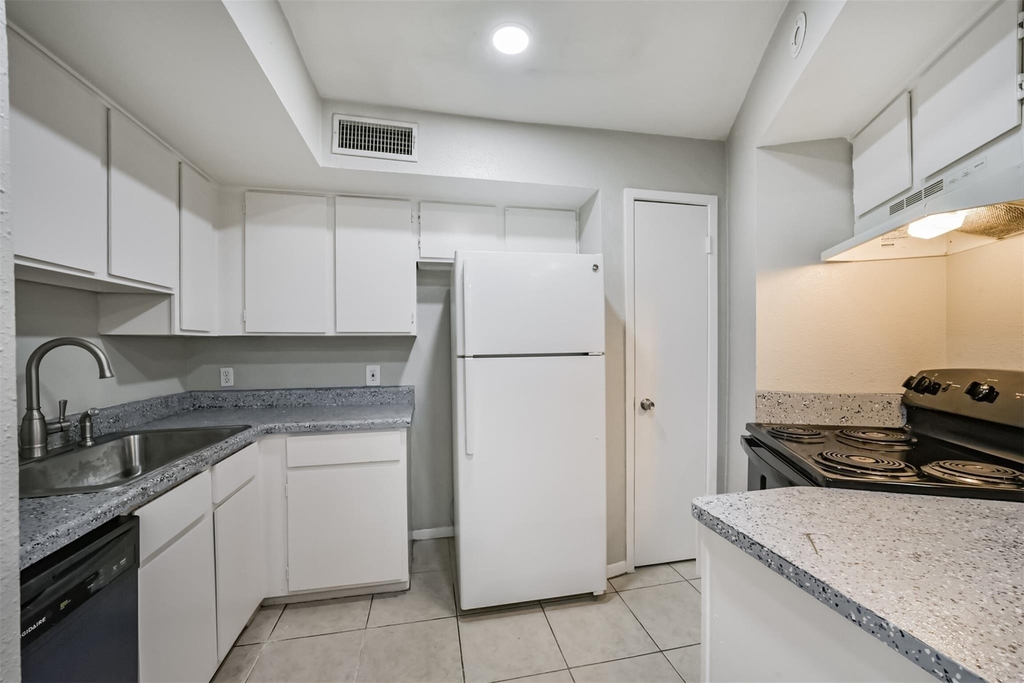 10811 Richmond Avenue - Photo 13