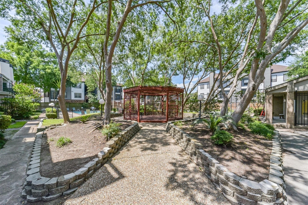 10811 Richmond Avenue - Photo 0