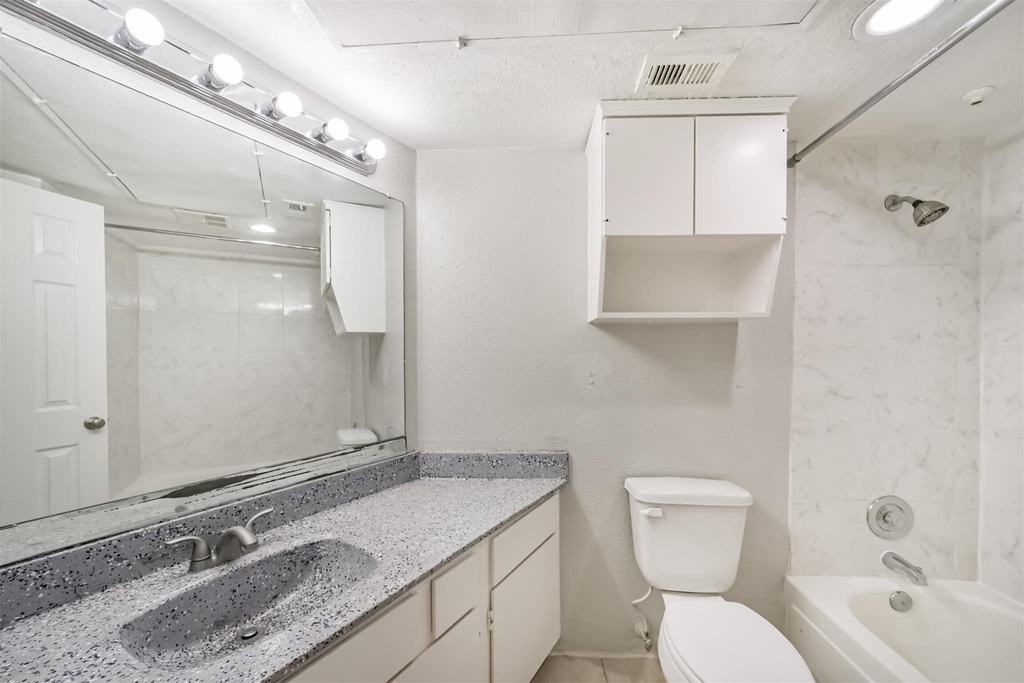 10811 Richmond Avenue - Photo 19