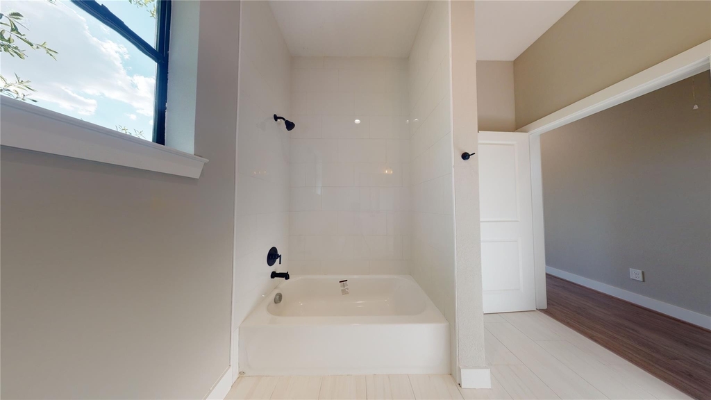 806 E 39th Street - Photo 40