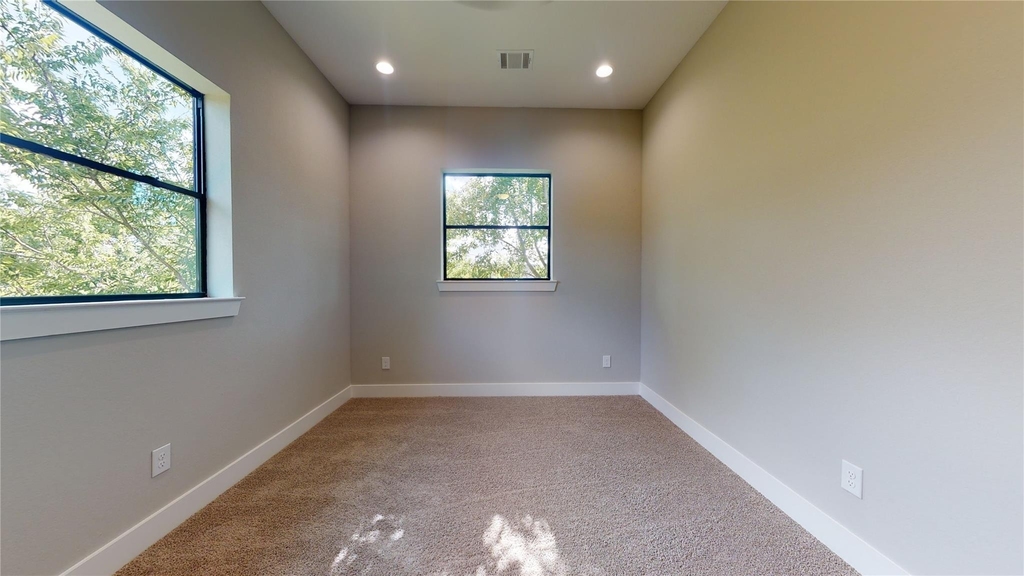806 E 39th Street - Photo 32