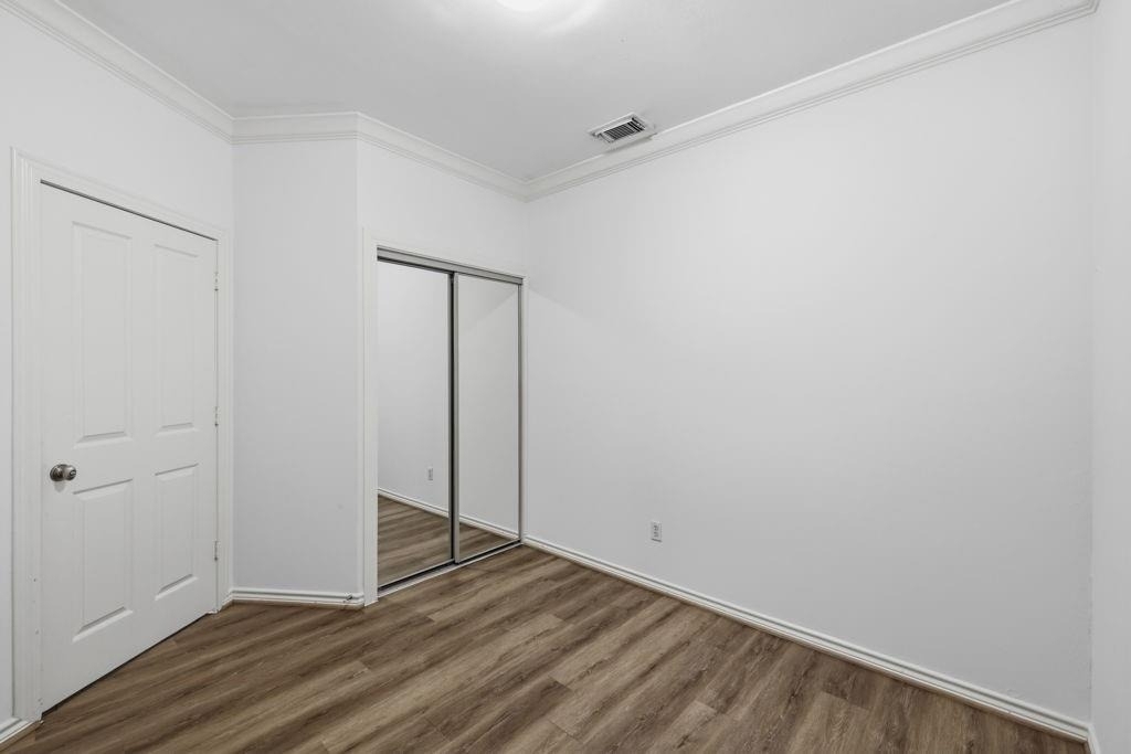 110 E Detering Street - Photo 14