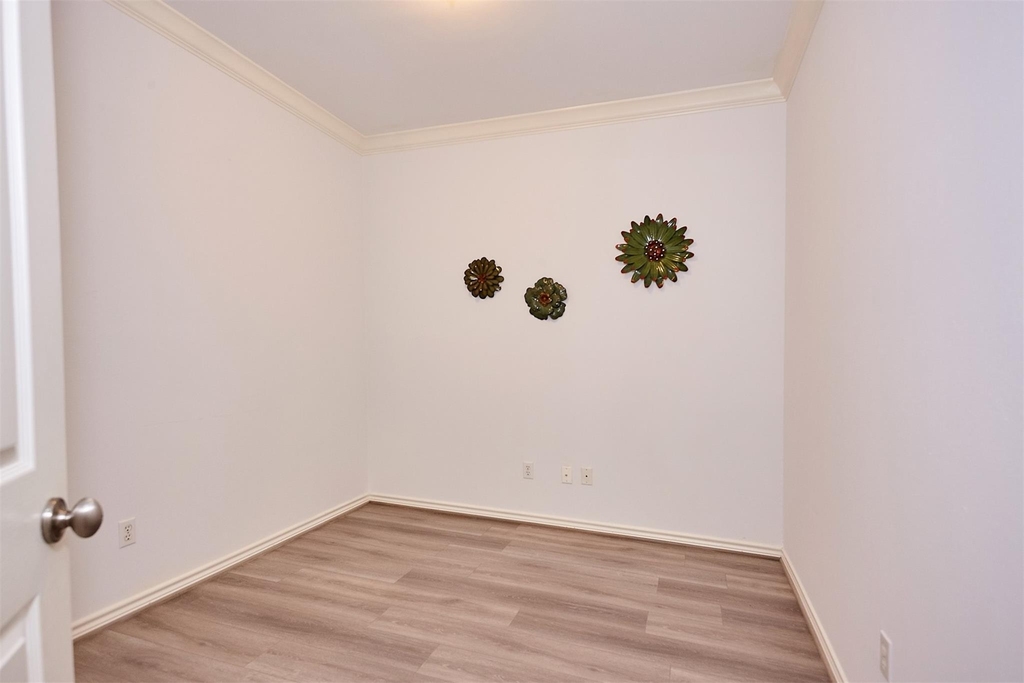 110 E Detering Street - Photo 36