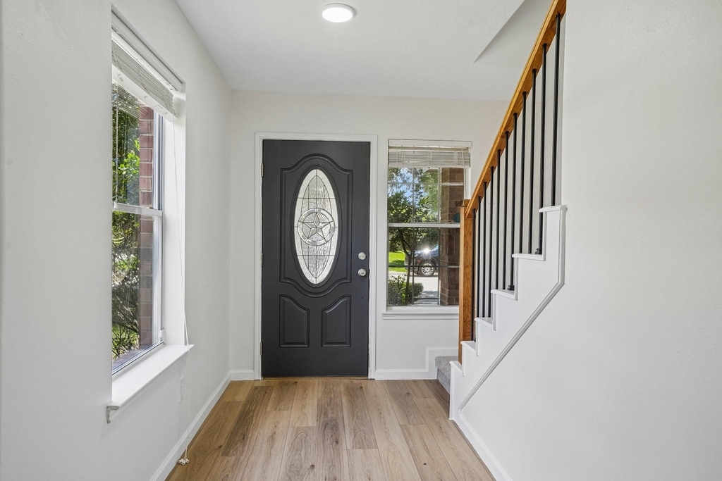 4419 Crossvine Avenue - Photo 1