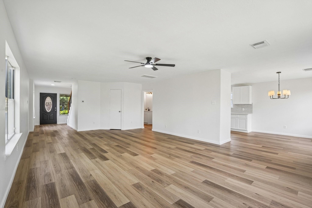 4419 Crossvine Avenue - Photo 2