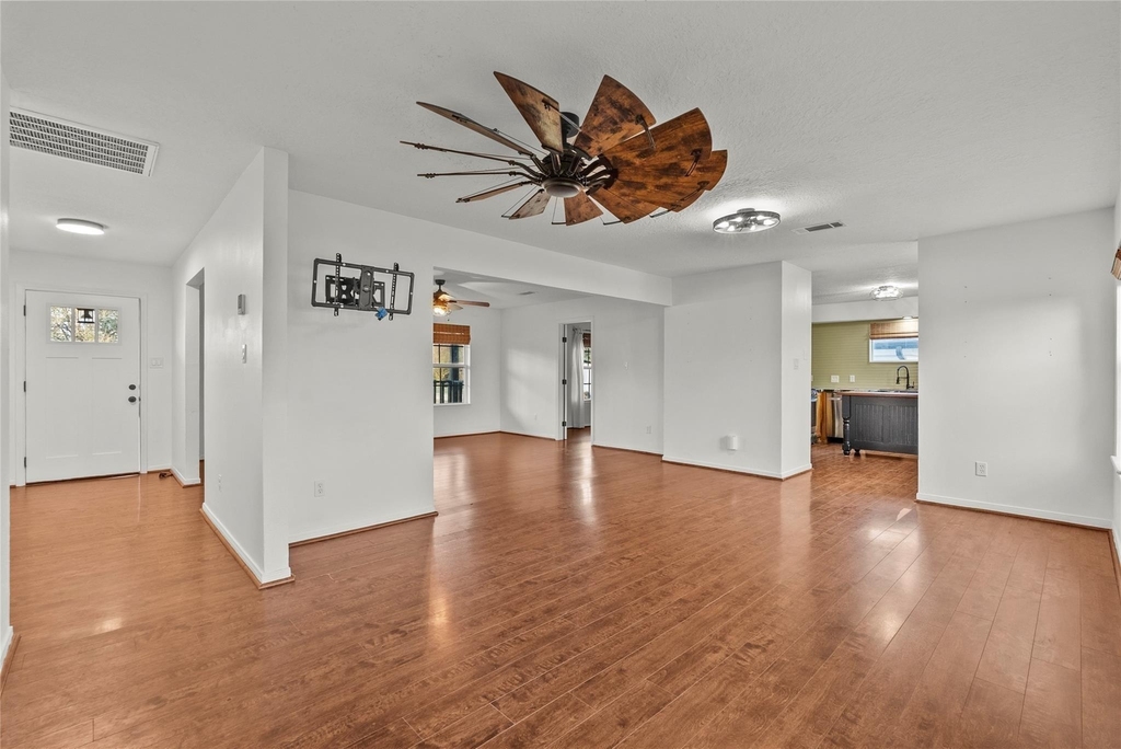 14621 Cedar Street - Photo 2