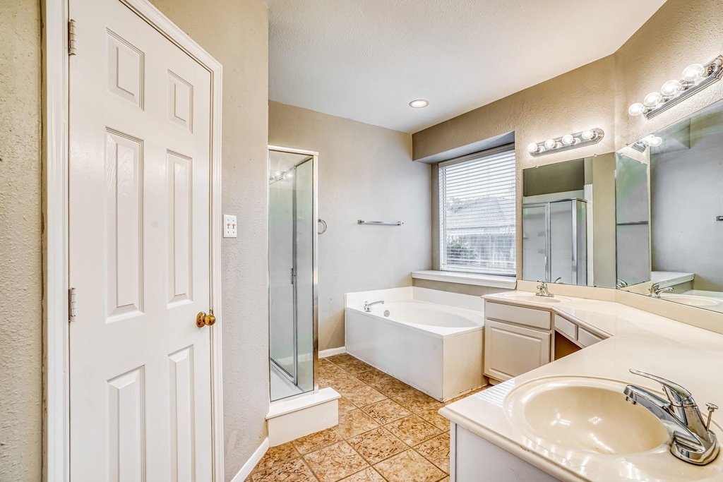 12831 Pheasant Lake Court - Photo 16