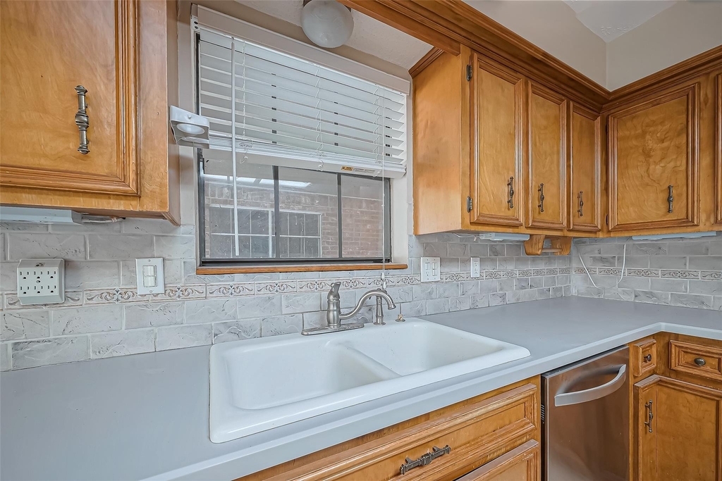 18307 Champion Forest Drive - Photo 10