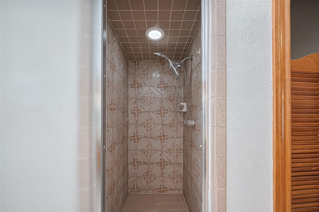 18307 Champion Forest Drive - Photo 40