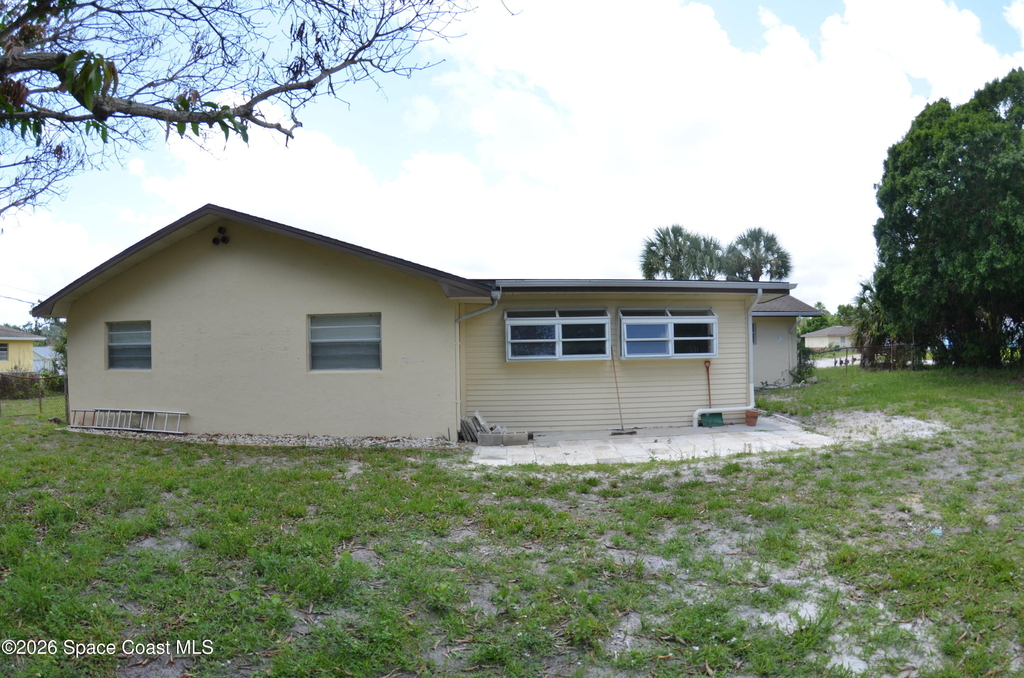 300 Darrow Avenue - Photo 3