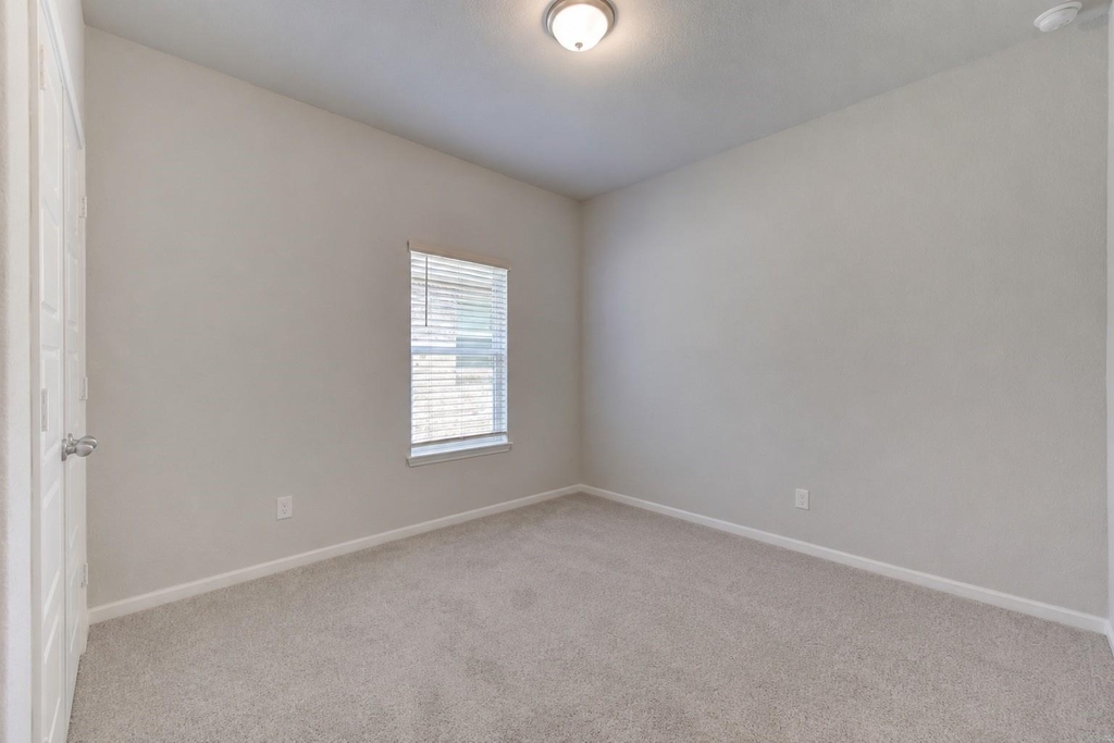 22827 Ephesus Avenue - Photo 4