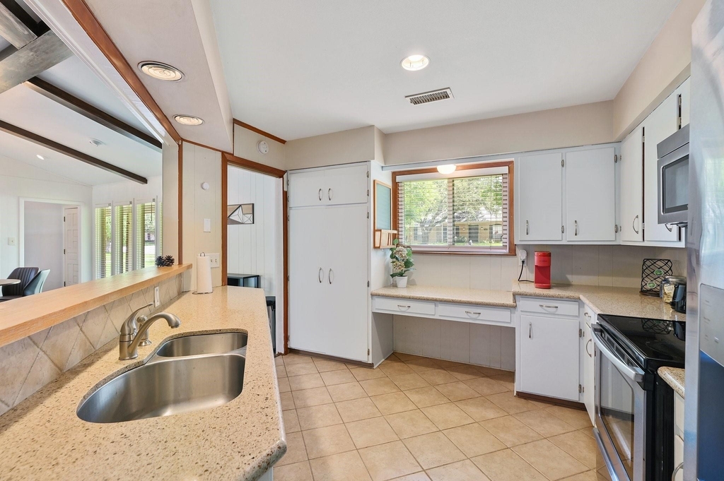 1217 Glade Street - Photo 5