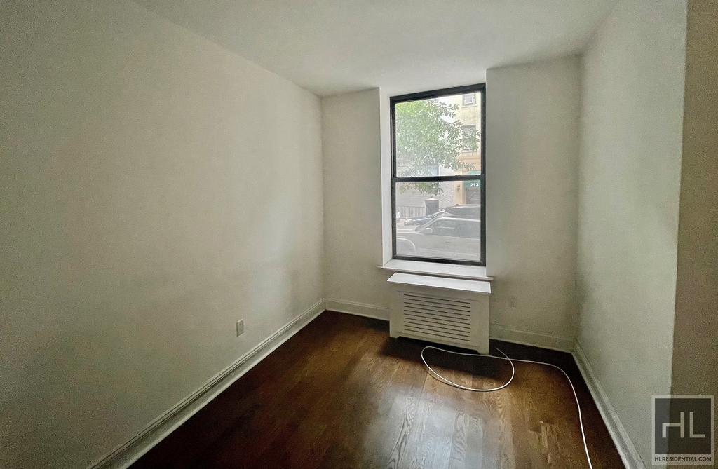 East 89th Street - Photo 0
