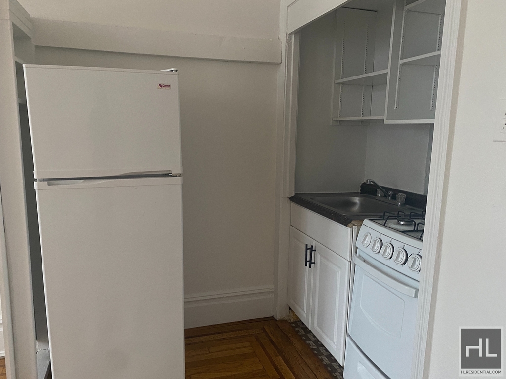 East 87 Street - Photo 2