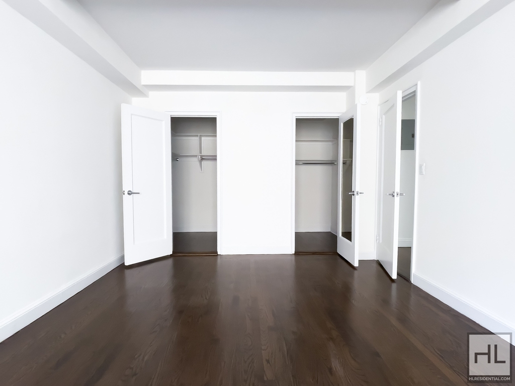 Fifth Avenue - Photo 2