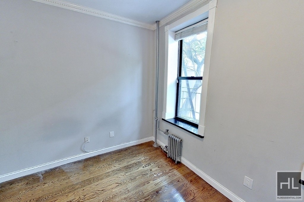 East 5 Street - Photo 2