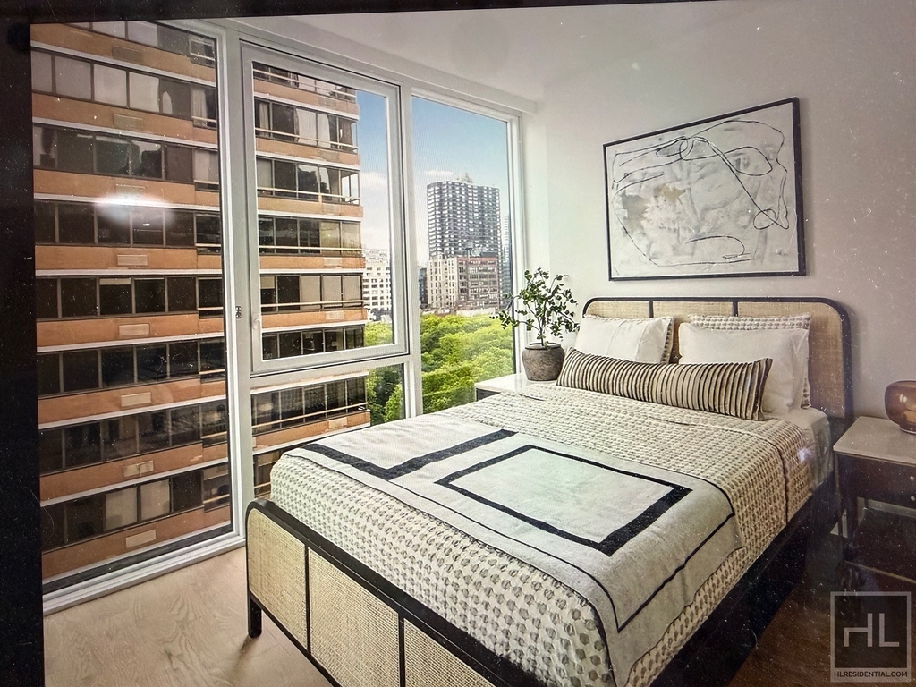 1st Avenue - Photo 3