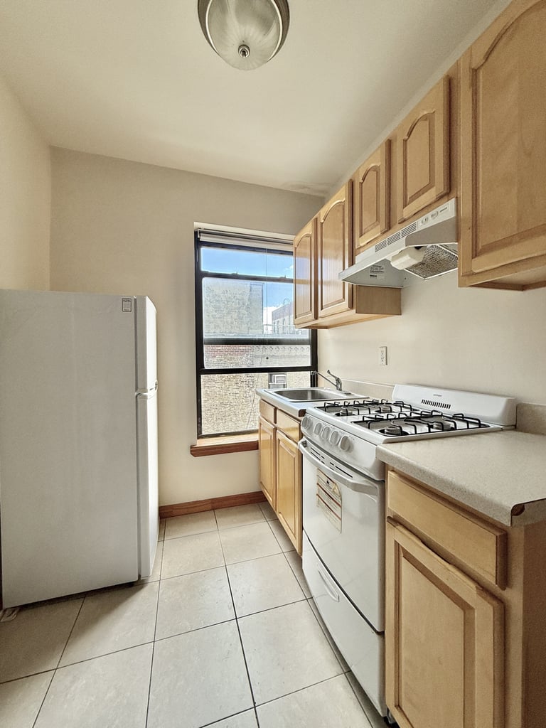 2nd ave/E 14th st - Photo 3