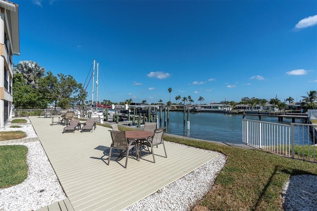 300 Capri Boulevard - Photo 43