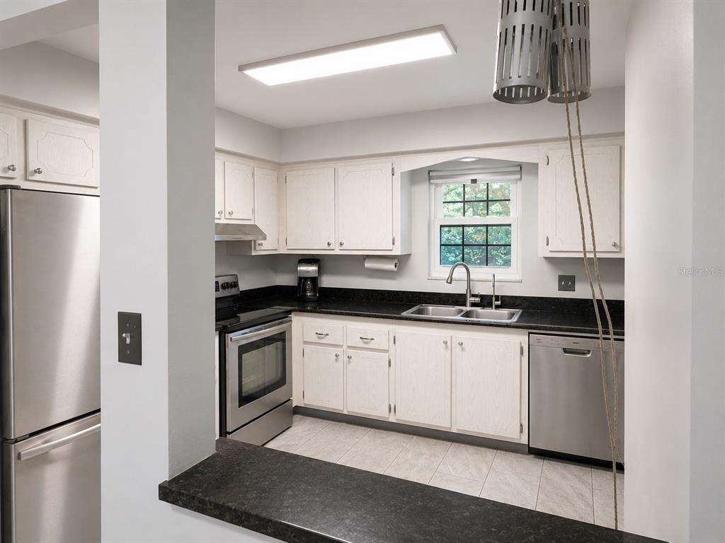 1706 Belleair Forest Drive - Photo 4