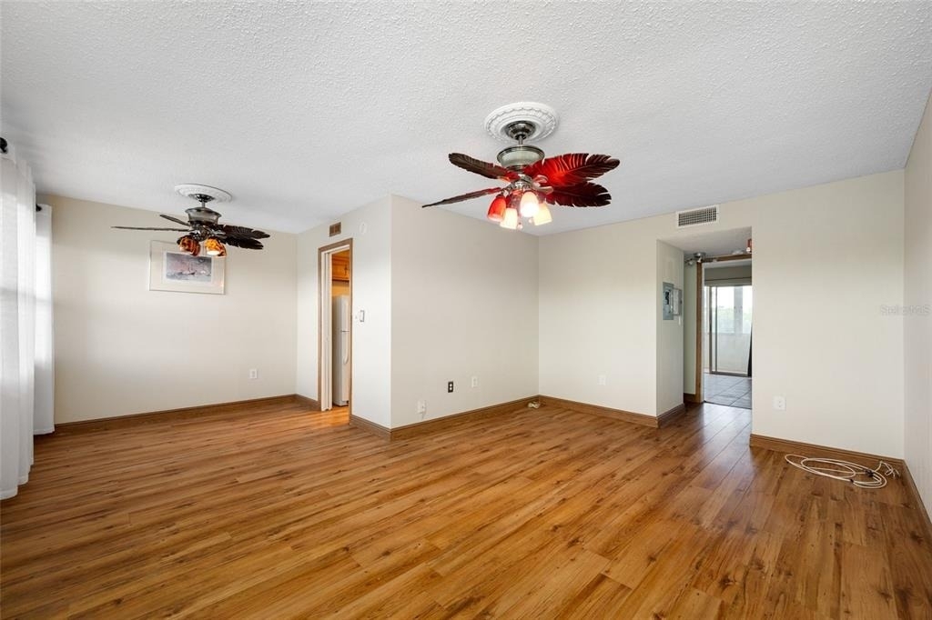 1001 77th Avenue N - Photo 2