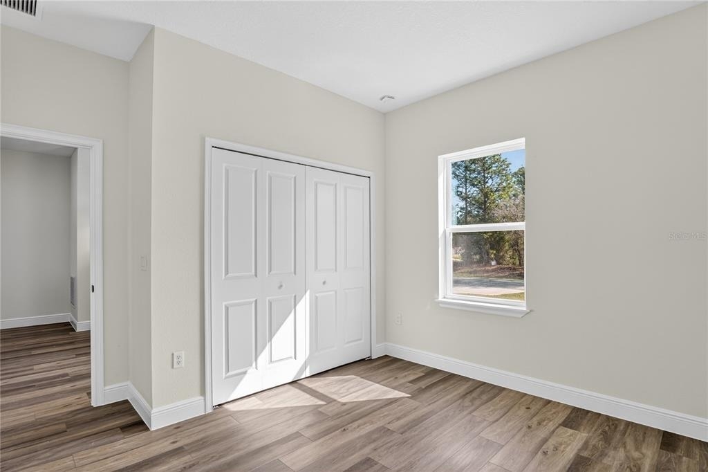 1933 W Oliver Drive - Photo 4