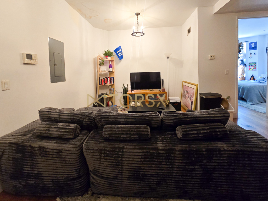 277 Halsey Street - Photo 1