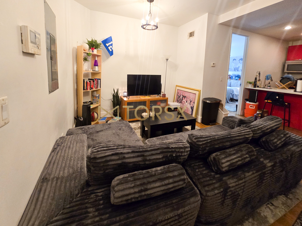 277 Halsey Street - Photo 2