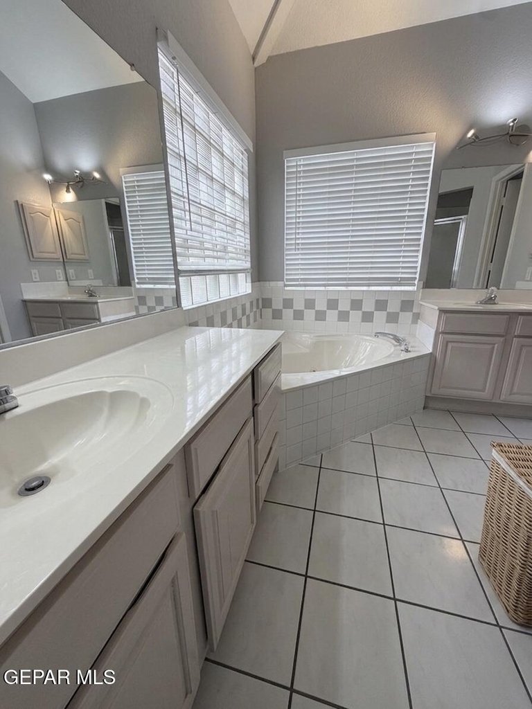 2005 Shadow Ridge Drive - Photo 13