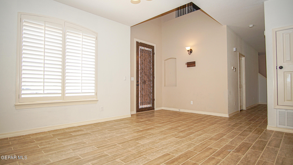 14613 Sunny Land Avenue - Photo 3
