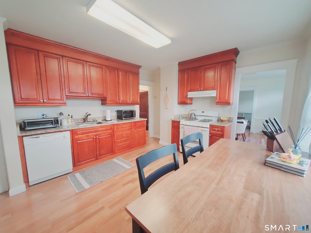 100 Colonial Road - Photo 0