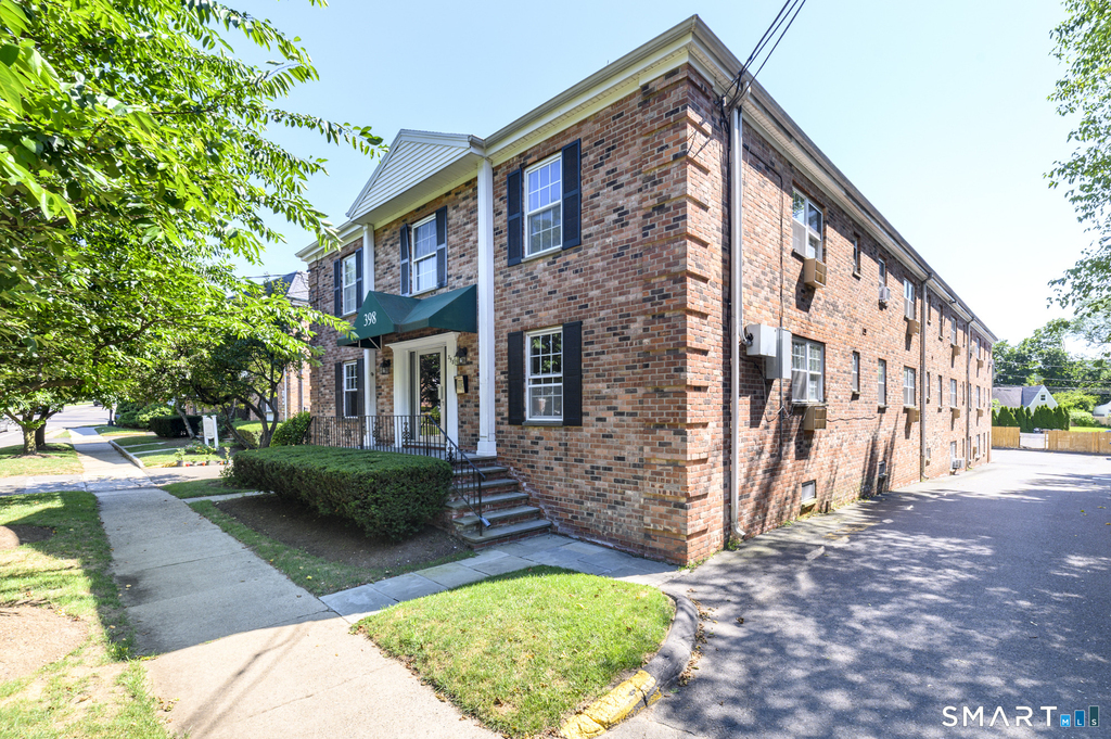 398 Courtland Avenue - Photo 0