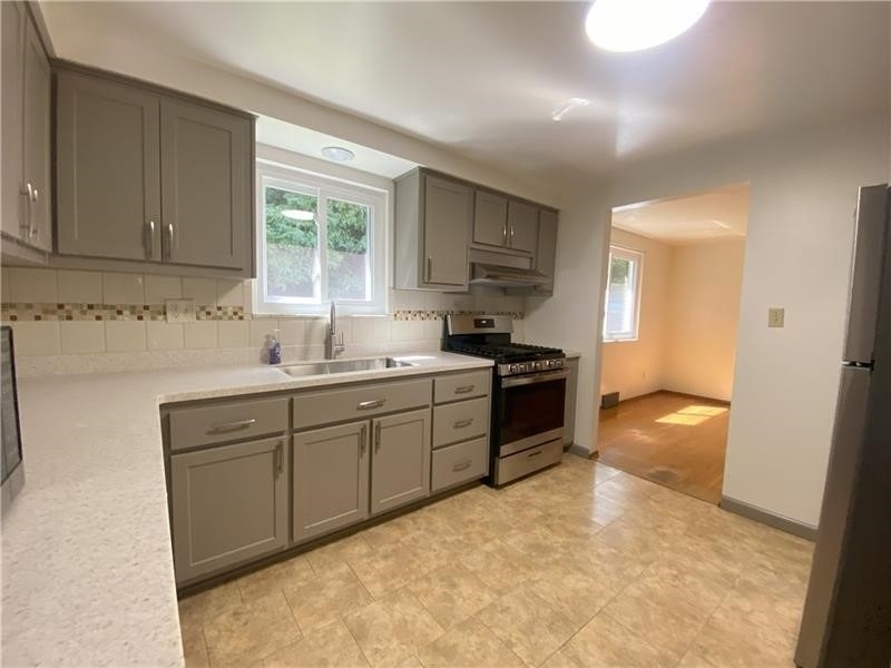 439 Crestview Dr - Photo 6