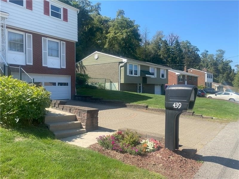 439 Crestview Dr - Photo 3
