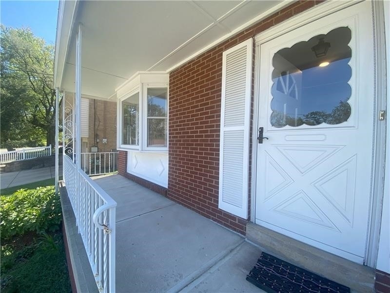 439 Crestview Dr - Photo 5